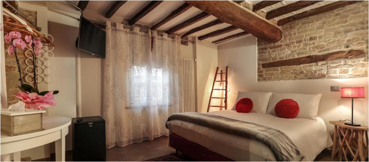 Il Giardino Sul Tetto B&B Guarene Eksteriør bilde